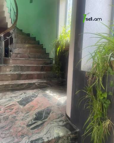 3 սենյականոց բնակարան Մխիթար Հերացի փողոցում, 64 քմ, նախավերջին հարկ, կապիտալ վերանորոգված