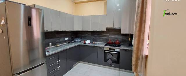 Երկու հարկանի քարե տուն Շիրազի փողոցում Աջափնյակում, 163 ք.մ., 2 սանհանգույց, կապիտալ վերանորոգված