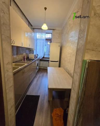 1 սենյականոց բնակարան Մեսրոպ Մաշտոցի պողոտայում, 36 քմ, 1/4 հարկ, եվրովերանորոգված, քարե շենք