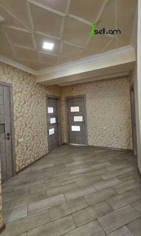 Երկու հարկանի քարե տուն, Գ-1 թաղամաս Աջափնյակում, 880 ք.մ., 2 սանհանգույց, կապիտալ վերանորոգված