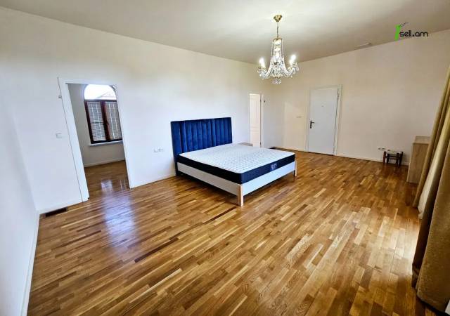 Երկու հարկանի քարե տուն, Վահագնի Թաղամաս Աջափնյակում, 1820 ք.մ., 3+ սանհանգույց