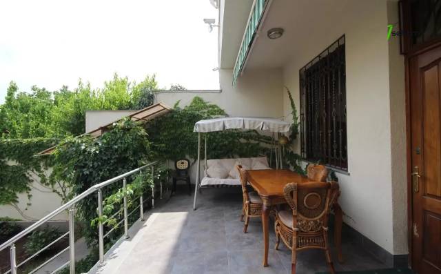 Երեք հարկանի քարե տուն Սևքարեցի Սաքոյի փողոցում Արաբկիրում, 600 ք.մ., 3+ սանհանգույց