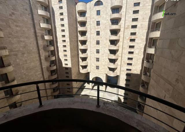 Ընդարձակ 2 սենյականոց բնակարան նորակառույց շենքում Սերո Խանզադյան փողոցում, 118 քմ, 7/10 հարկ