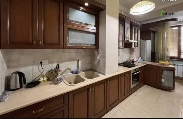 3 սենյականոց բնակարան նորակառույց շենքում Տոլբուխինի փողոցում, 95 ք.մ., բարձր առաստաղներ, 2/11 հարկ