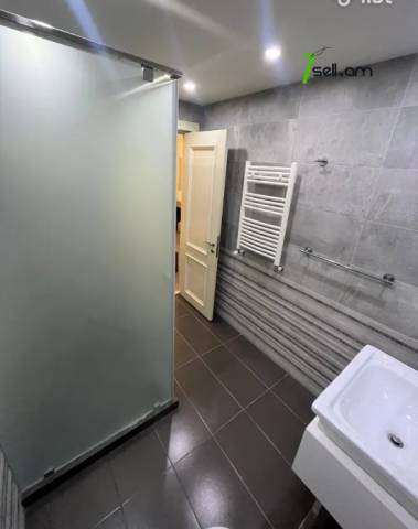 4 սենյականոց բնակարան նորակառույց շենքում Վերին Անտառային փողոցում, 176 ք.մ., 3+ սանհանգույց