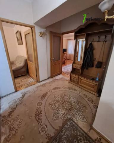 4 սենյականոց բնակարան Լեոյի փողոցում, 100 ք.մ., 2/5 հարկ, եվրովերանորոգված, քարե շենք