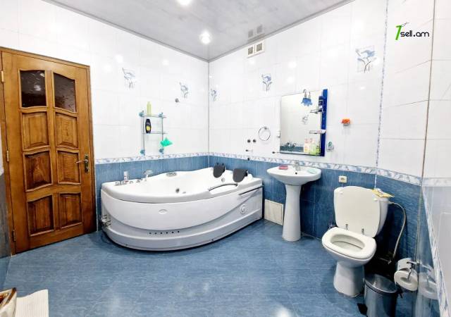 Երեք հարկանի քարե տուն, Համո Սահյան Արաբկիրում, 827 ք.մ., 3+ սանհանգույց, կապիտալ վերանորոգված