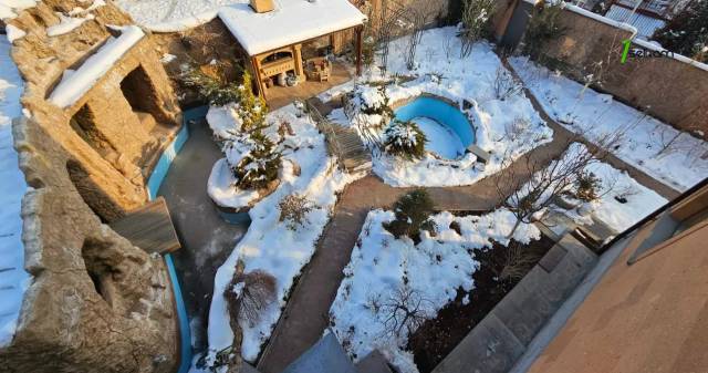 Երեք հարկանի քարե տուն Մոլդովական փողոցում Նոր Նորքում, 1240 քմ, 3+ սանհանգույց