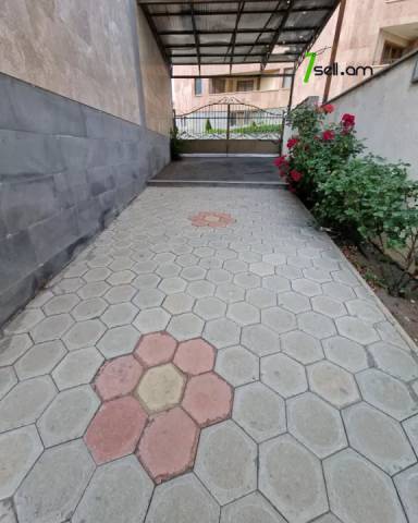 Ընդարձակ 5 սենյականոց բնակարան նորակառույց շենքում Վերին Անտառային փողոցում, 330 ք.մ.