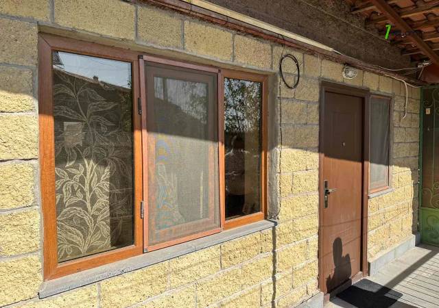 Մեկ հարկանի քարե տուն, Վահագնի թաղամաս Աջափնյակում, 80 քմ, կապիտալ վերանորոգված