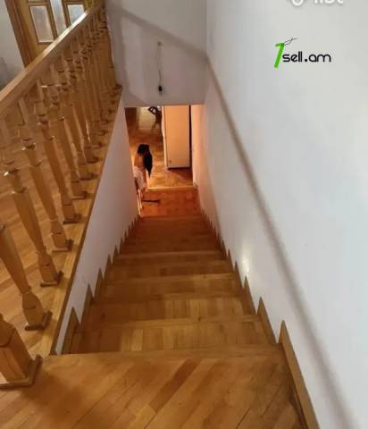 Երկու հարկանի քարե տուն Նոր Արեշի 35-րդ փողոցում Արաբկիրում, 188 ք.մ.