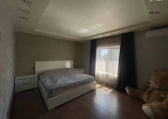 Երեք հարկանի տուն Արաբկիր 51-րդ փողոցում Արաբկիրում, 580 ք.մ., 3+ սանհանգույց