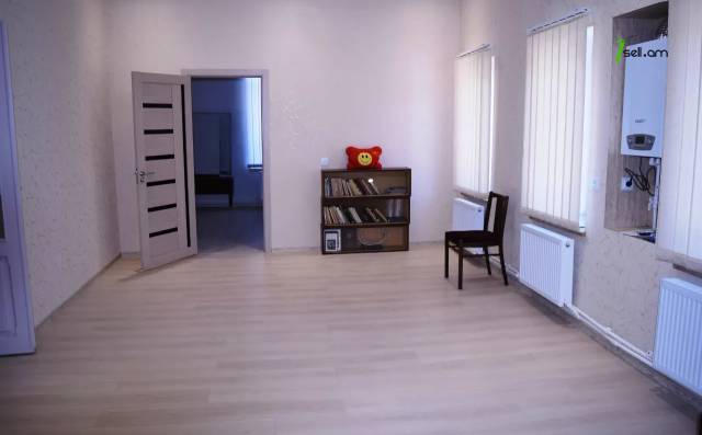 4 սենյականոց բնակարան Ռուսթավելի փողոցում, 100 ք.մ., 2/2 հարկ, 2 սանհանգույց, կապիտալ վերանորոգված