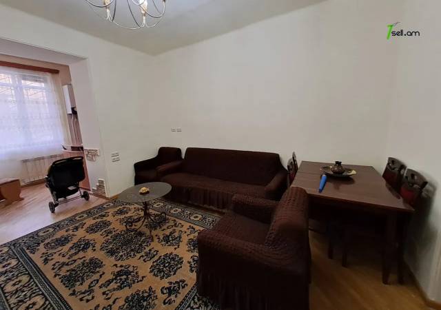 2 սենյականոց բնակարան Կոմիտասի պողոտայում, 55 ք.մ., 1/5 հարկ, կապիտալ վերանորոգված, քարե շենք