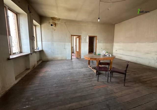 Երկու հարկանի քարե տուն Նորք Մարաշում, 180 ք.մ., 2 սանհանգույց