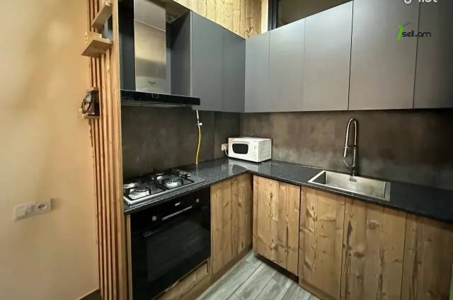 3 սենյականոց բնակարան նորակառույց շենքում Ազատության պողոտայում, 70 քմ, բարձր առաստաղներ