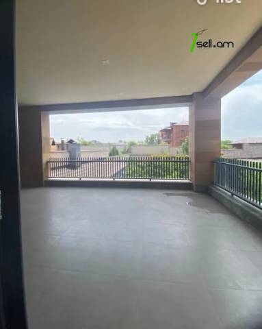 Երեք հարկանի տուն Մարշալ Բաբաջանյան փողոցում Ավանում, 715 քմ, 3+ սանհանգույց