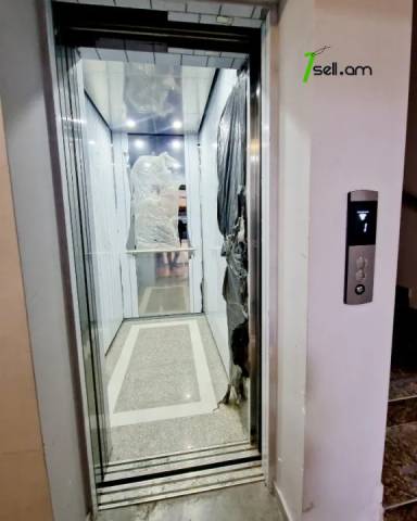 Բազմաֆունկցիոնալ գույք, Հանրապետության հրապարակ կենտրոնում, 2500 ք.մ.