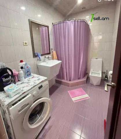 3 սենյականոց բնակարան նորակառույց շենքում Ծարավ աղբյուրի փողոցում, 101 ք.մ., 9/16 հարկ