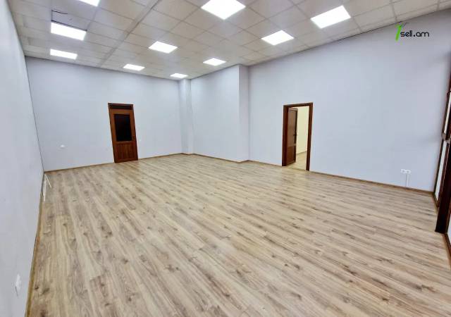 Բազմաֆունկցիոնալ գույք, Հանրապետության հրապարակ կենտրոնում, 2500 ք.մ.