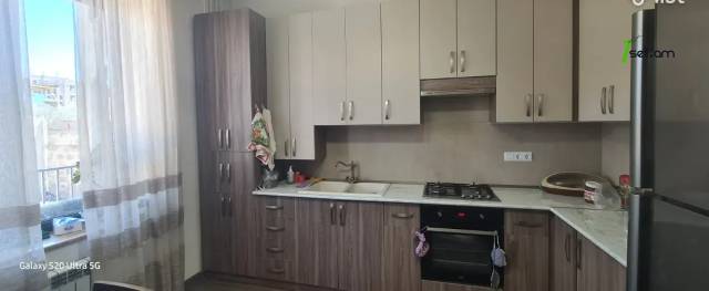 Երեք հարկանի տուն, Դուրյան թաղամաս Ավանում, 360 ք.մ., 2 սանհանգույց, եվրովերանորոգված