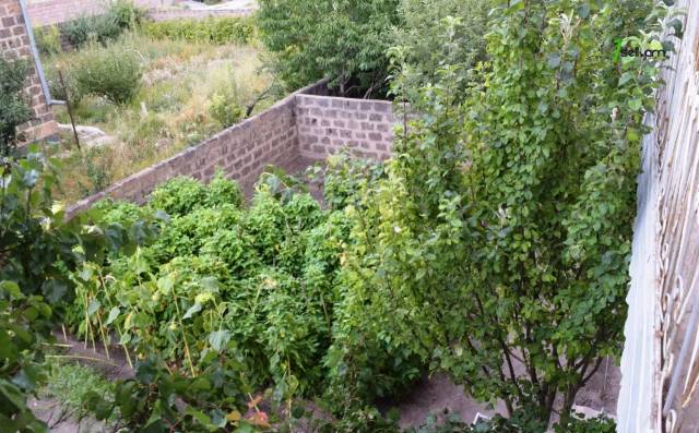 Երկու հարկանի քարե տուն, Օդանավակայան 2-րդ թաղամաս Գյումրիում, 361 ք.մ., կոսմետիկ վերանորոգում