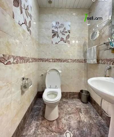 4 սենյականոց բնակարան նորակառույց շենքում Անտառային փողոցում, 125 ք.մ., 2 սանհանգույց