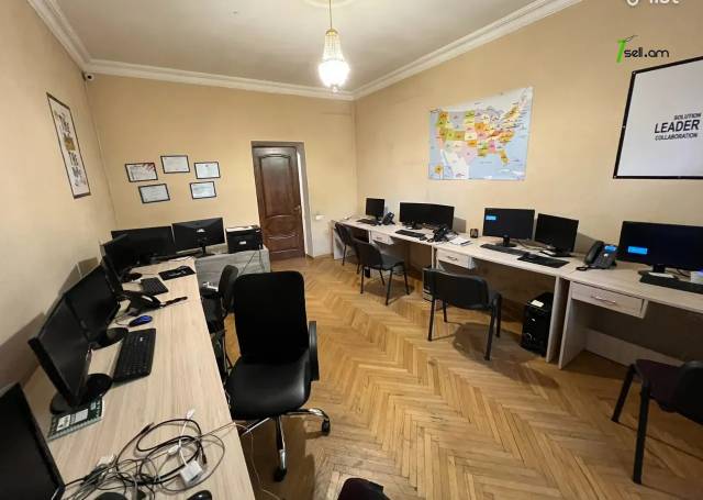 Գրասենյակային տարածք Մաշտոցի պողոտայում կենտրոնում, 100 քմ