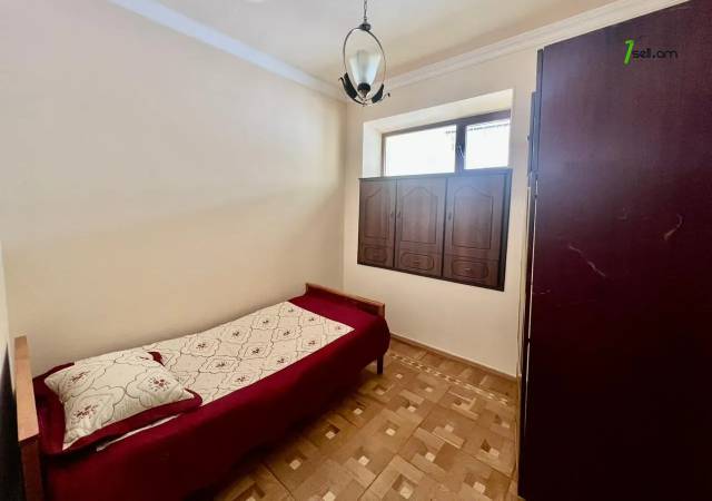 3 սենյականոց բնակարան Մամիկոնյանց փողոցում, 78 ք.մ., 2/5 հարկ, կապիտալ վերանորոգված, քարե շենք