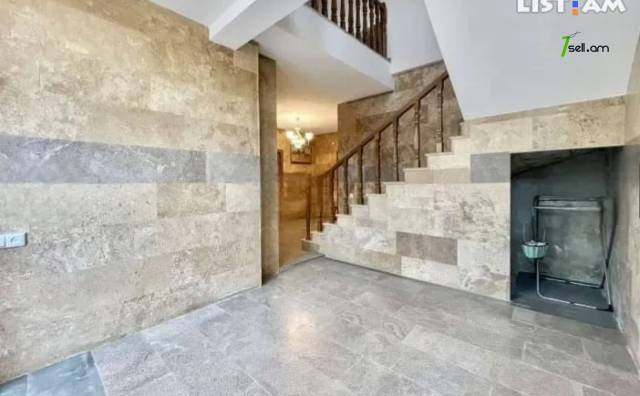 Երկու հարկանի քարե տուն Մարշալ Խուդյակովի փողոցում Ավանում, 252 քմ, 3+ սանհանգույց