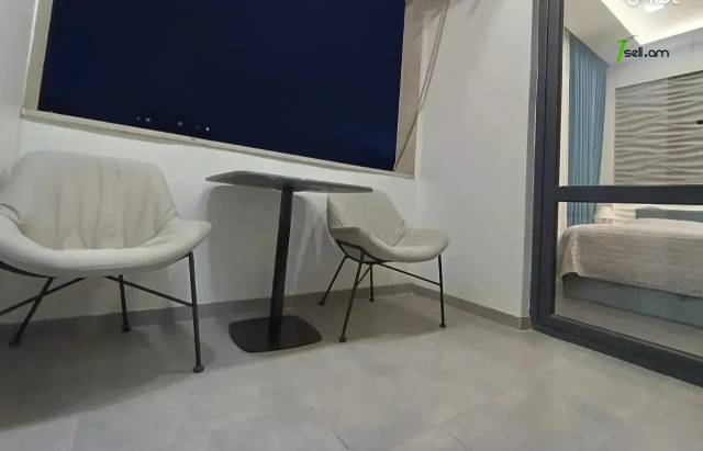 3 սենյականոց բնակարան նորակառույց շենքում Գրիբոյեդով փողոցում, 70 քմ, 3/17 հարկ, բարձր առաստաղներ