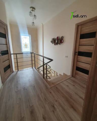 Երկու հարկանի քարե տուն Պարույր Սևակի փողոցում Ավանում, 640 ք.մ., 2 սանհանգույց