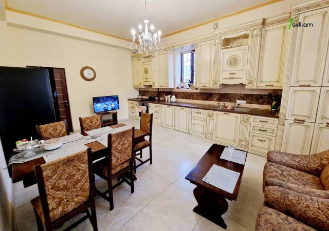 Երկու հարկանի տուն Հրաչյա Աճառյան փողոցում Ավանում, 440 ք.մ., 2 սանհանգույց, կապիտալ վերանորոգված