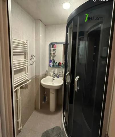 3 սենյականոց բնակարան Գուսան Շերամի փողոցում, 80 ք.մ., 7/9 հարկ, կապիտալ վերանորոգված