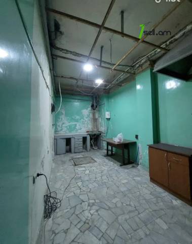 Բազմաֆունկցիոնալ գույք Արցախի պողոտայում կենտրոնում, 400 ք.մ.
