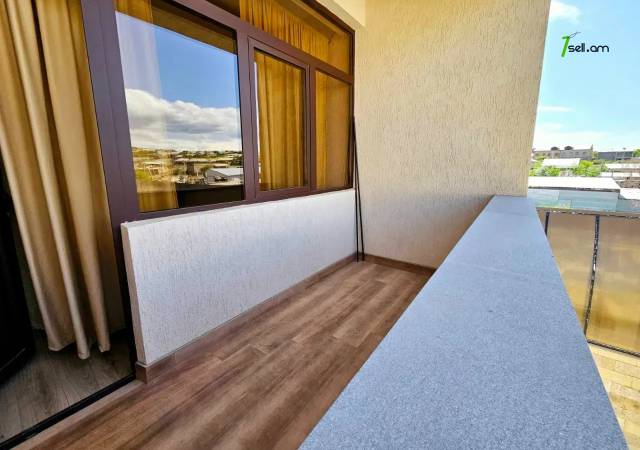 Երկու հարկանի տուն, Գ-1 թաղամաս Աջափնյակում, 552 ք.մ., 2 սանհանգույց, կապիտալ վերանորոգված