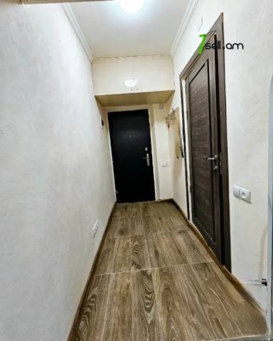 1 սենյականոց բնակարան Արշակունյաց պողոտայում, 42 ք.մ., 3/5 հարկ, կապիտալ վերանորոգված, քարե շենք