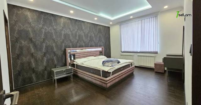 Երկու հարկանի քարե տուն Մարշալ Բաբաջանյանի փողոցում Ավանում, 500 քմ, 3+ սանհանգույց