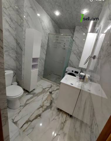 3 սենյականոց բնակարան նորակառույց շենքում Նիկողայոս Ադոնցի փողոցում, 60 ք.մ., բարձր առաստաղներ