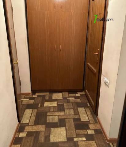 1 սենյականոց բնակարան Կոմիտասի պողոտայում, 45 ք.մ., 3/5 հարկ, մասնակի վերանորոգում, քարե շենք