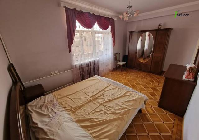 Երեք հարկանի քարե տուն Աջափնյակում, 500 ք.մ., 3+ սանհանգույց, եվրովերանորոգված