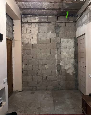 3 սենյականոց բնակարան Ղափանցյան փողոցում, 104 քմ, մասնակի վերանորոգում, քարե շենք