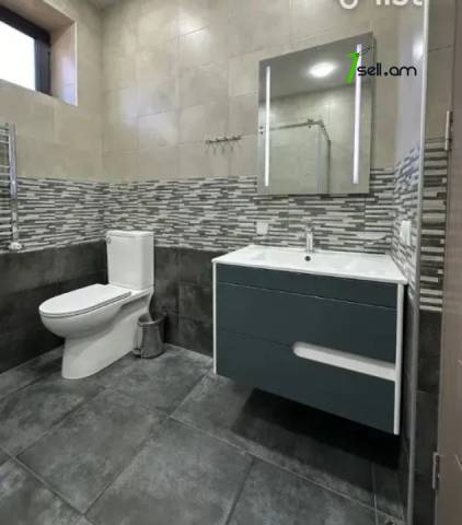 Երկու հարկանի քարե տուն Ալմաթիի փողոցում Ավանում, 350 ք.մ., 3+ սանհանգույց, կապիտալ վերանորոգված