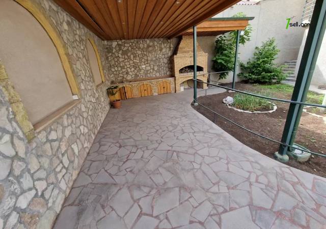 Երեք հարկանի քարե տուն, Նոյ թաղամաս Աջափնյակում, 600 ք.մ., 3+ սանհանգույց, եվրովերանորոգված