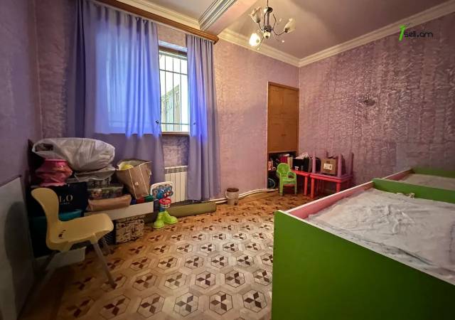 Բազմաֆունկցիոնալ գույք Արամ Խաչատրյանի փողոցում Արաբկիրում, 150 քմ