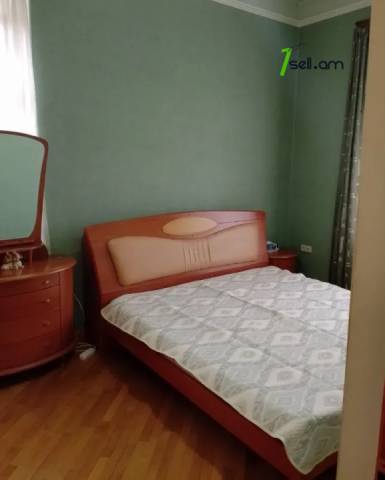 2 սենյականոց բնակարան Թումանյան փողոցում, 60 ք.մ., բարձր առաստաղներ, եվրովերանորոգված, քարե շենք