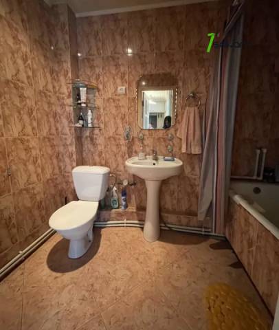 3 սենյականոց բնակարան Կոմիտասի պողոտայում, 99 ք.մ., մի քանի պատշգամբ, նախավերջին հարկ, քարե շենք