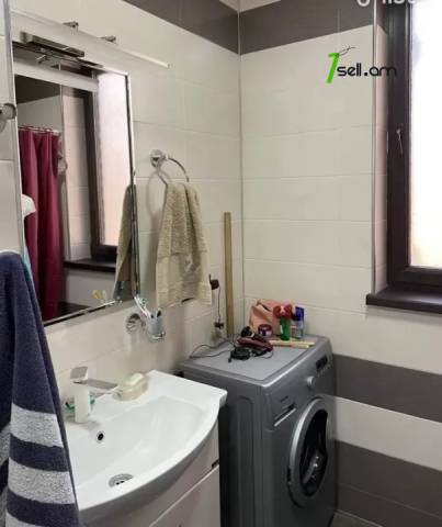 3 սենյականոց բնակարան Էրեբունիում, 93 քմ, 2 սանհանգույց, կապիտալ վերանորոգված, քարե շենք