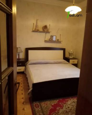 Երկու հարկանի քարե տուն Նոր Արեշի 35րդ փողոցում Էրեբունիում, 450 ք.մ., 3+ սանհանգույց