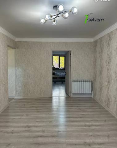 2 սենյականոց բնակարան Մամիկոնյանց փողոցում, 57 ք.մ., նախավերջին հարկ, եվրովերանորոգված, քարե շենք